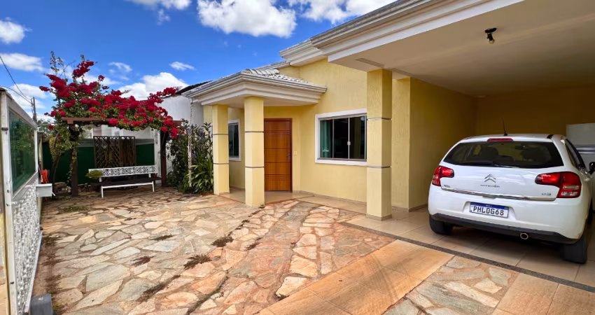 Casa Exclusiva à Venda em Vicente Pires com 3 Suítes, Espaço Gourmet e Casa Auxiliar!