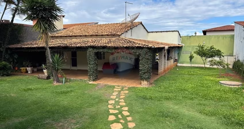Condomínio Nosso Lar - Casa Térrea com Casa nos Fundos -Aceita Permuta