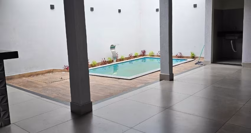 Jardim Brasília - Casa com piscina á venda.
