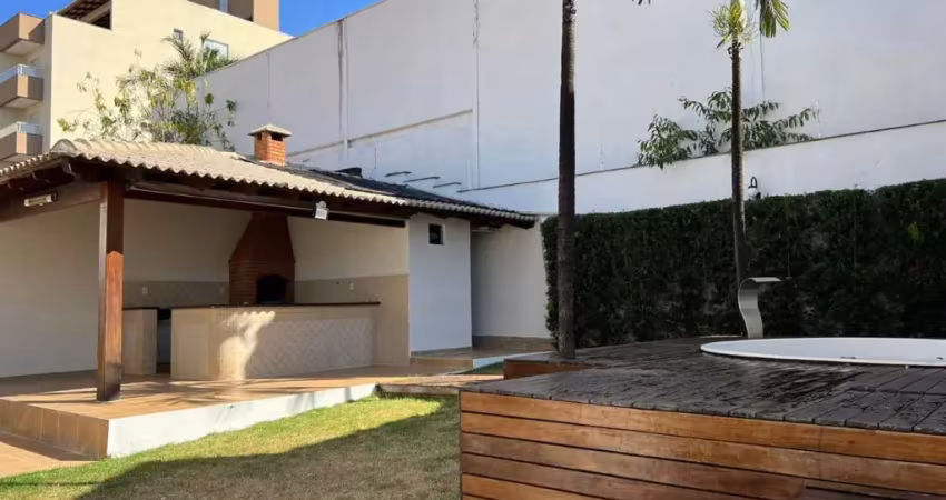 Tubalina - Sobrado próximo ao Praia á venda.