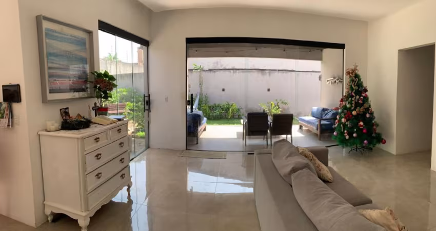 Casa com Quintal no Farol | 425m² | Ideal para Ponto Comercial