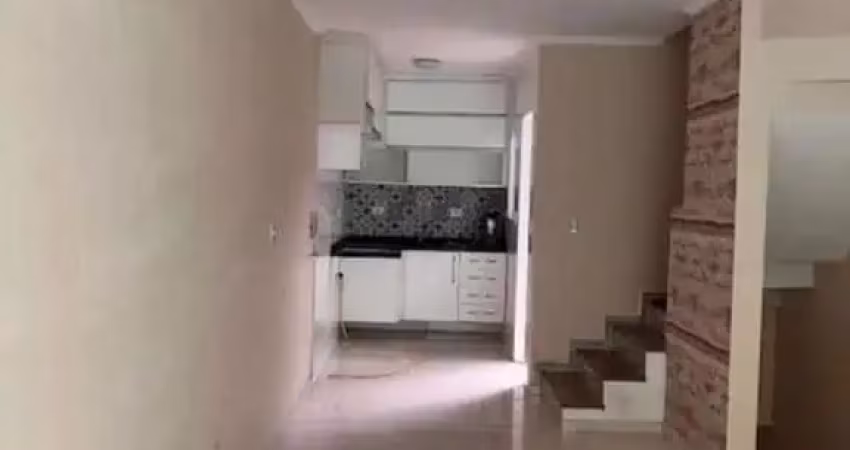 Sobrado novo com 2 suítes e 2 vagas em condomínio fechado no coração da penha!