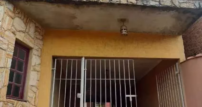Sobrado espaçoso com quintal para piscina e localização privilegiada na vila buenos aires!