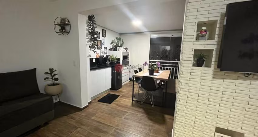 Apartamento na Vila Carrão com varanda gourmet, andar alto.