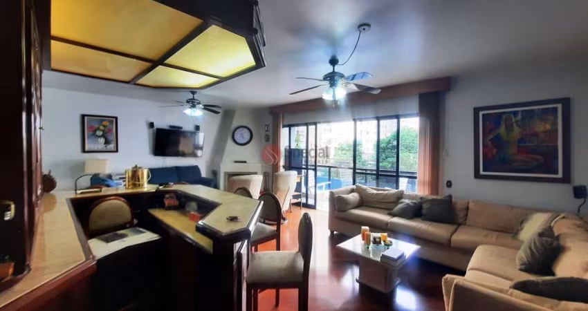 Apartamento na Mooca com lazer espetacular, 3 vagas de garagem, paralelas e depósito.