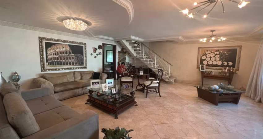 Casa para venda ou locação no miolo do Anália Franco.
