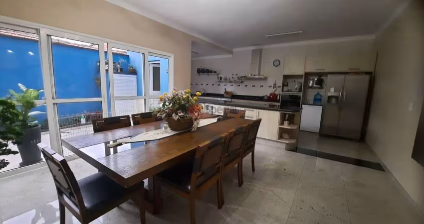 Sobrado com 242 m² no Tatuapé, 6 dormitórios,  4 vagas.