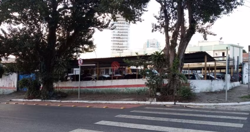 Terreno de esquina na Vila Matilde a 500 metros do Metrô.