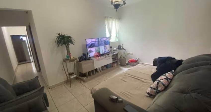 Sobrado no Jardim Maringá sendo 2  casas no mesmo terreno 5x21, com 4 quartos, 3 banheiros e 1 vaga.