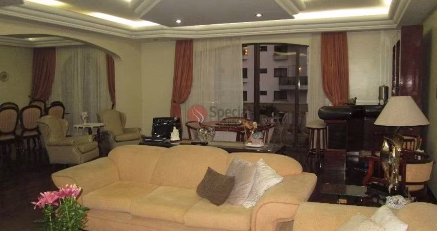 Apartamento a venda , 4 dormitórios , 4 vagas grandes e fixas e uma das melhores ruas do Tatuapé .