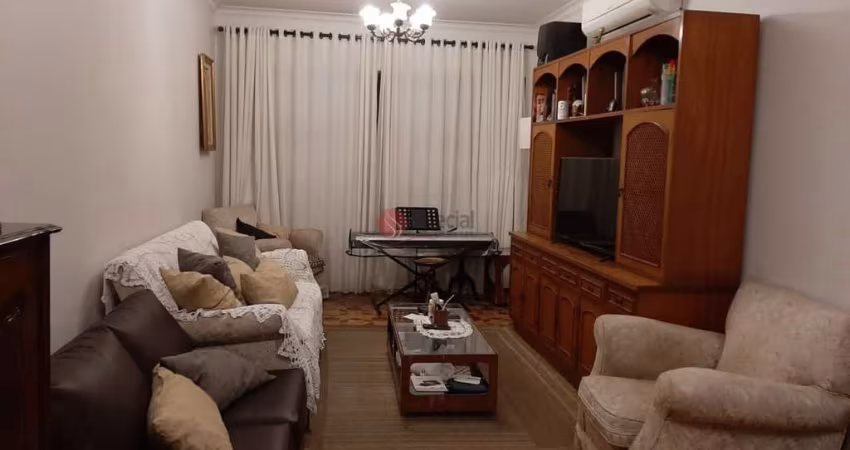 Sobrado com excelente quintal no Tatuapé