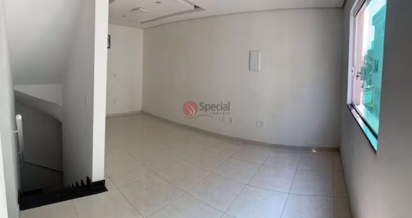 Sobrado de condomínio na Vila Matilde, 2 suítes, 2 vagas, ótima localização