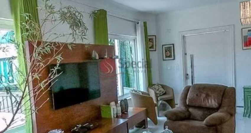 Casa em condomínio fechado de alto padrão no Jardim Floresta.