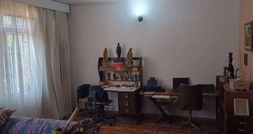 Casa térrea na Vila Carrão à 600 metros da futura estação de Metrô.