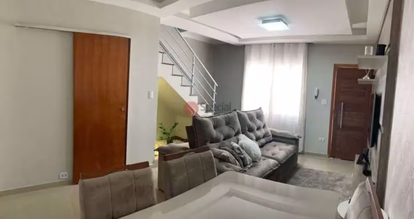 Sobrado com área Gourmet em condomínio fechado