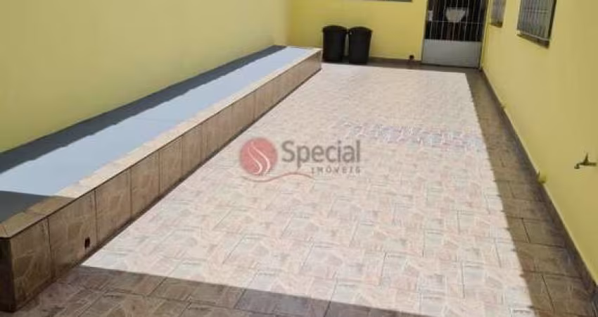 Casa Térrea a venda com 10 m de frente ,  3 quartos, 1 suíte, 2 vagas. Anália Franco.