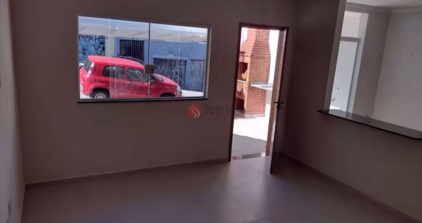 Sobrado na Vila Alpina com fino acabamento com 2 suítes, 2 vagas.