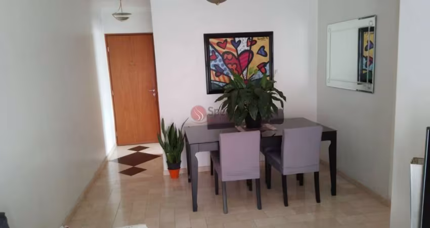 Apartamento no Tatuapé de  3 quartos, sala com sacada, cozinha e área de serviço.