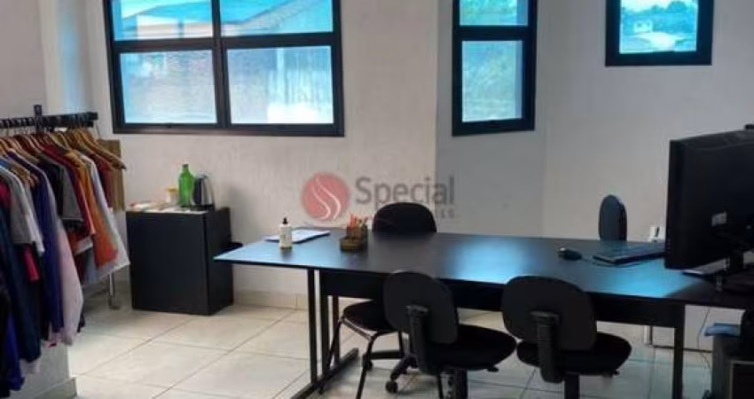 Prédio comercial na Vila Formosa, 900 metros.