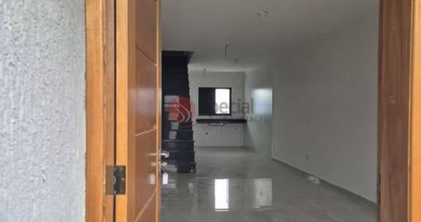 Sobrado na Vila Matilde com 3 quartos, 1 suíte e 4 vagas no subsolo.