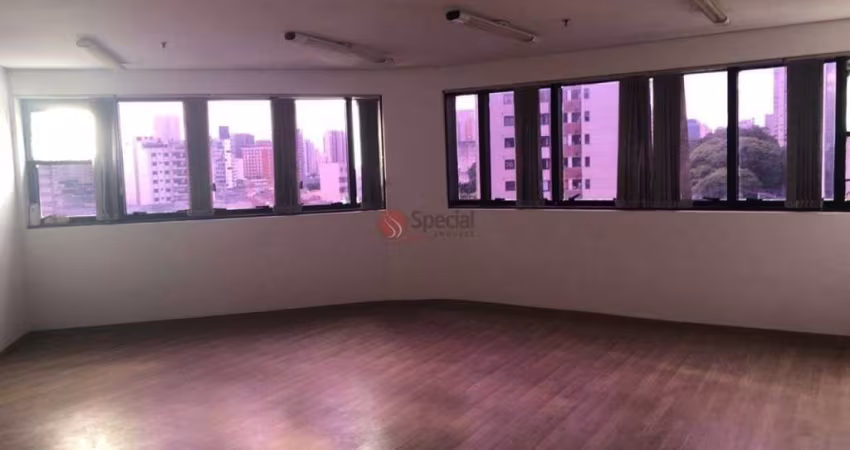 Andar corporativo  com 4 salas e 2 a 3 banheiros na Vila Mariana.