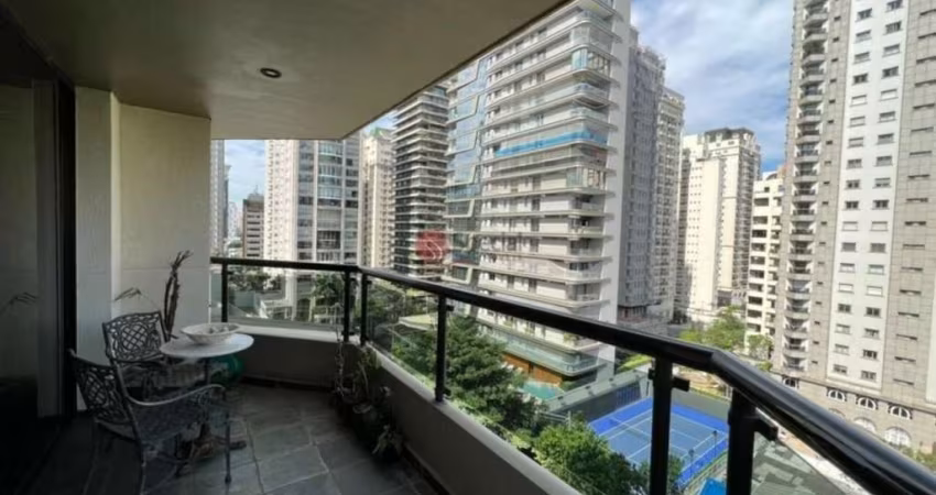 Apartamento de 220 m², 4 suítes, 2 suítes  com vista eterna para o quarteirão tombado (Face Norte),