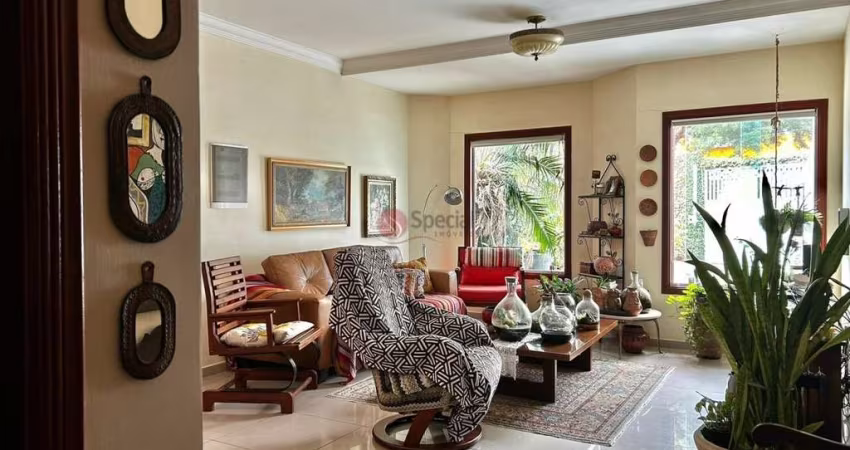 Casa de Vila na Vila Matilde com três suítes e seis vagas com 218m².