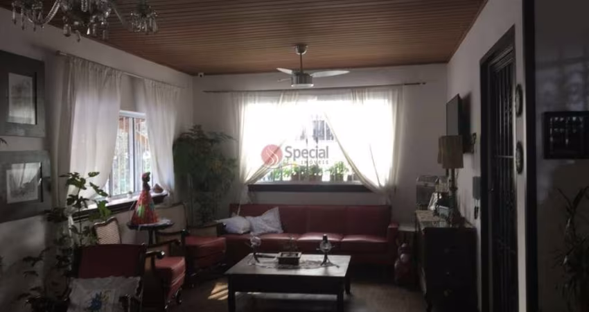 Sobrado na liberdade ao lado dos principais hospitais de São Paulo.