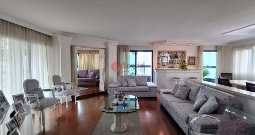 Apartamento lindo no Anália Franco de 202 m², 4 quartos, 3 suítes, 3 vagas de garagem.