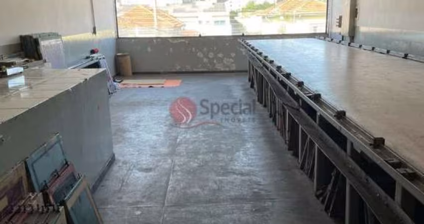 Galpão na Penha em ótima localização.