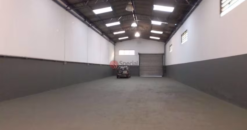 Galpão comercial na Vila Guilhermina, com 425 m² e 2 saídas