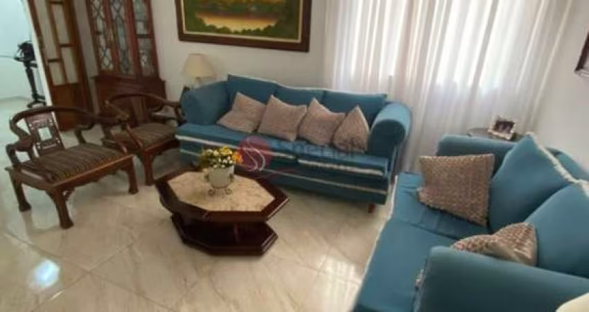 Apartamento no Centro todo reformado com fino acabamento, 3 dormitórios, 1 suíte, 3 banheiros.