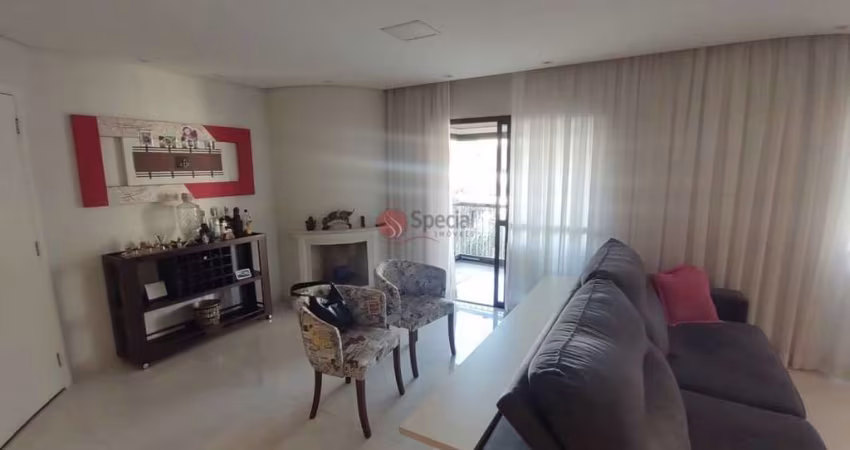 Apartamento no Tatuapé todo reformado com 3 suítes, 2 vagas e sacada.