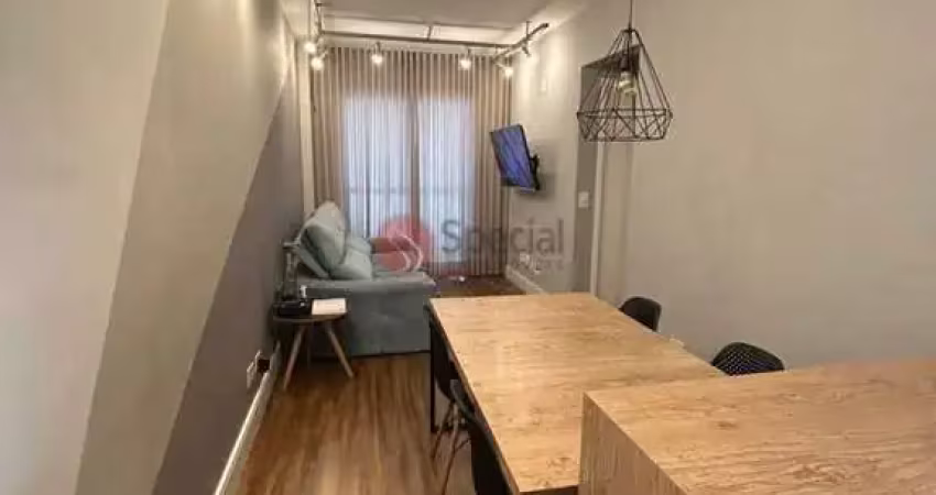 Apartamento semi mobiliado à venda com 2 quartos e 2 vagas no Tatuapé próximo ao Metrô Carrão.