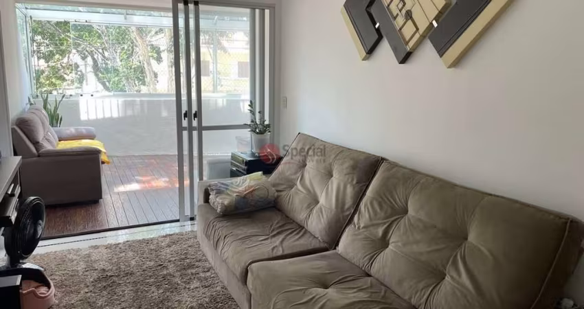 Apartamento na Vila Gumercindo, com 3 quartos, 1 suíte, 1 vaga e sacada.