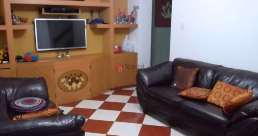 Sobrado na Vila Santa Terezinha  com 3  quartos, 1 suíte e 2 vagas de garagem.