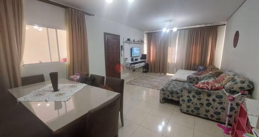 Casa térrea na Vila Carrão de 238 m² com 3 dormitórios e 3 vagas de garagem.