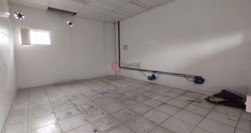 Prédio comercial para compra pu locação em frente ao Metrô com 1522 metros.