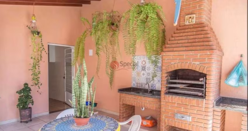 Sobrado com piscina 3 dormitórios e 2 vagas.