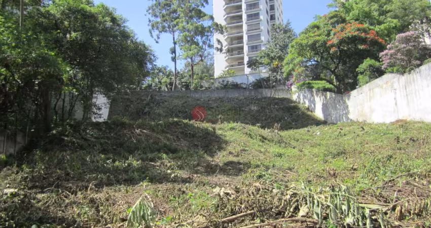 Terreno no Morumbi com 2442 m² ao lado da Av. Giovanni Gronchi.