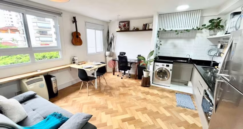 Apartamento no Tatuapé, todo decorado, 1 dormitório, área de serviço, próximo ao Metrô Tatuapé.