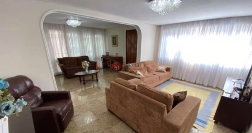 Casa  térrea à venda na Vila Carrão.