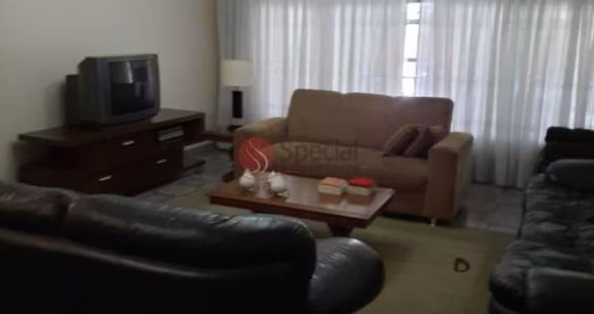 Sobrado na região na Água Rasa.