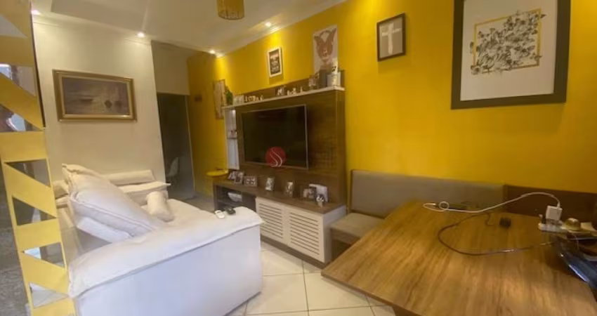 Casa em condomínio na Penha  com 2 suítes e 1 vaga de garagem.