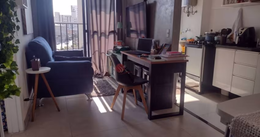 Apartamento na Vila Fomrosa com 1 dormitório, pronto para morar.