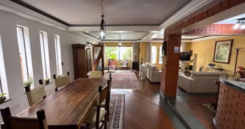 Sobrado à venda no Jardim Têxtil com 340 metros.