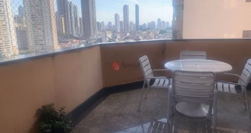 Apartamento com 236 m², 4 suítes, 3 áreas livres e 4 vagas.
