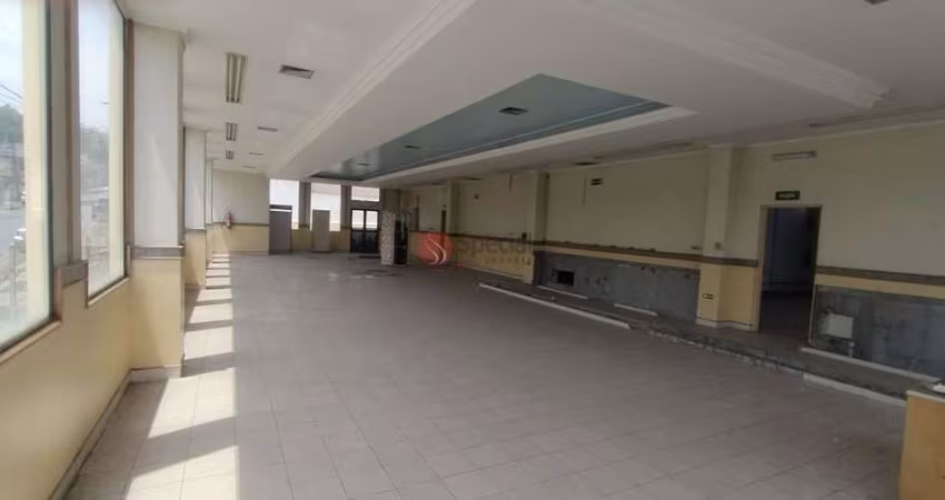 Prédio comercial com 1513 m² com estacionamento para venda e locação, Itaquera, São Paulo