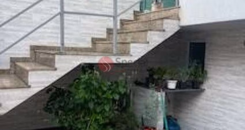 Sobrado impecável na Vila Carrão.