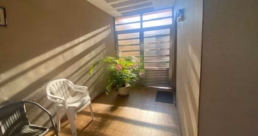 Sobrado na Vila Invernada  próximo ao Shopping Anália Franco, com 3 quartos, 1 suíte e 3 vagas.